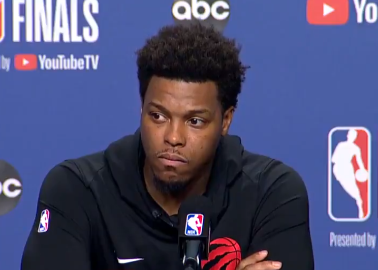 洛瑞：我们的更衣室里有很多很棒的家伙，我们团结一致