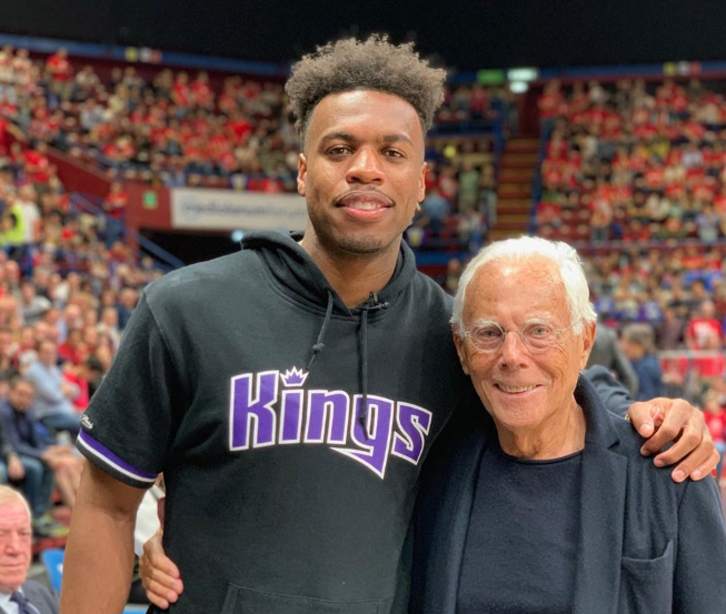 时尚界的弄潮儿！希尔德晒与时装设计大师乔治-阿玛尼合影