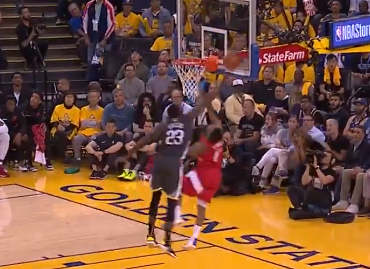 [视频]强势！德雷蒙德-格林献上一记钉板大帽