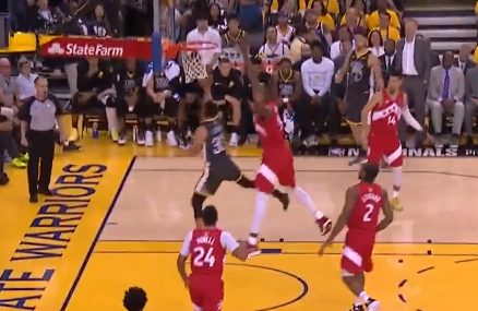 [视频]库里冲击内线打成2+1，伦纳德中投稳稳命中