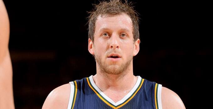 英格尔斯吐槽米切尔凌晨电话骚扰：来个人送他个世界时钟