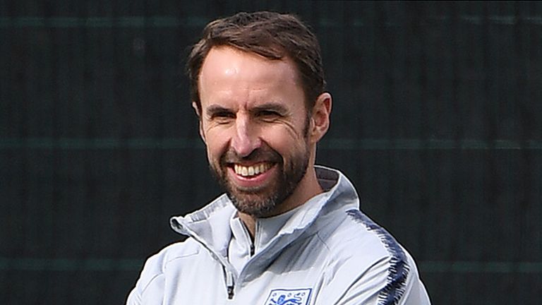 索斯盖特：现在不考虑接掌俱乐部，相信霍兰德也是如此