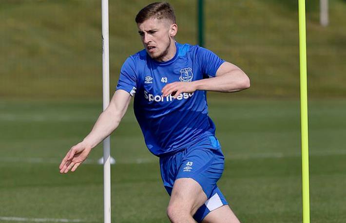 德天空体育：沙尔克接近与埃弗顿后卫肯尼签约