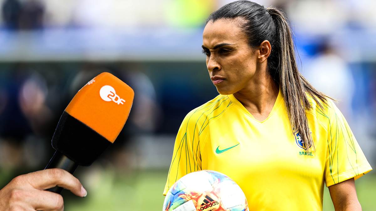 玛塔接受德媒采访稍有不悦:咋不问我追平克洛泽的事