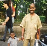 博格巴晒儿时与父亲合照：祝所有的父亲节日快乐