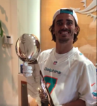 跨界脚步不停歇！格列兹曼造访NFL迈阿密海豚队