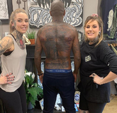 夏天保留节目！阿什利-扬后背新添文身