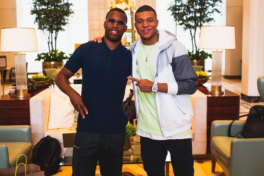 斯图里奇晒与姆巴佩合影，斯特林评论：多么好的组合啊