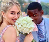 甜，博格巴女友秀二人亲密合影