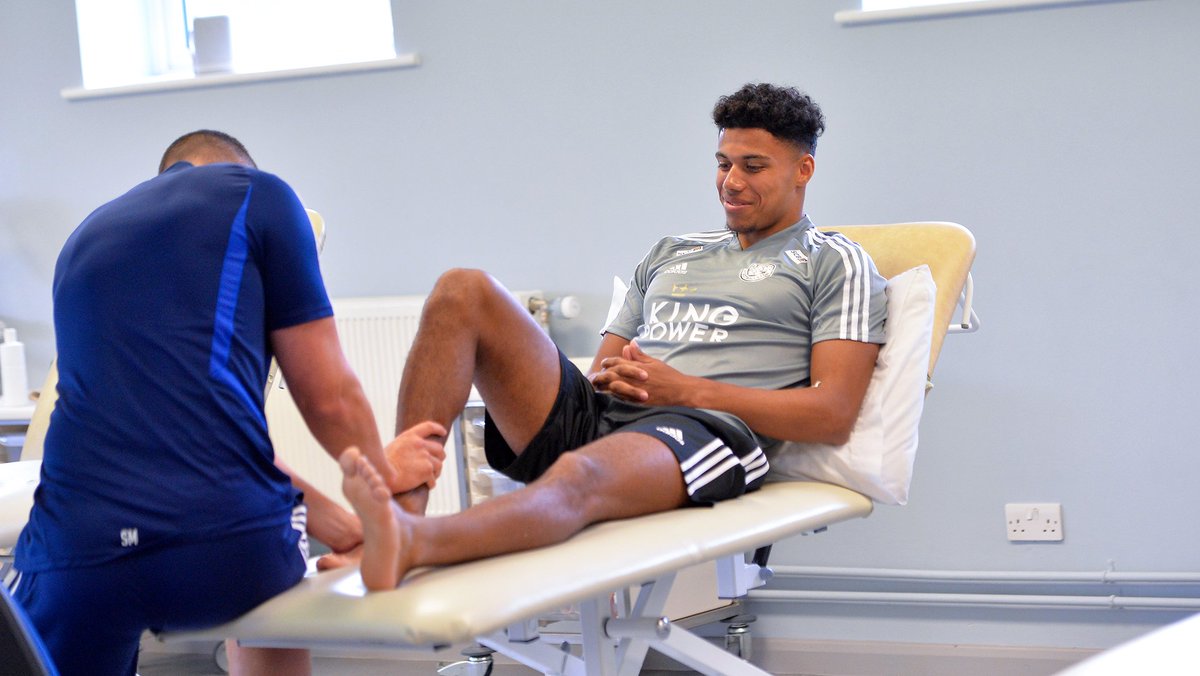 官方：莱斯特城签下英甲冠军后卫，转会费800万镑