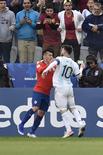 梅西领到生涯第二红，第一次是14年前国家队处子秀