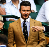 多图流：贝克汉姆携母观战温网比赛，帅气十足