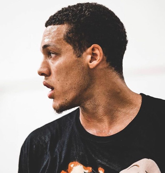 阿龙-戈登社交媒体晒自己帅照