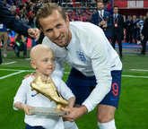 凯恩发推悼念因脑癌去世小球迷：我的思绪与你的家人同在