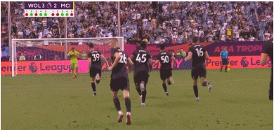 GIF：帕特里西奥扑出曼城第五球，狼队夺冠