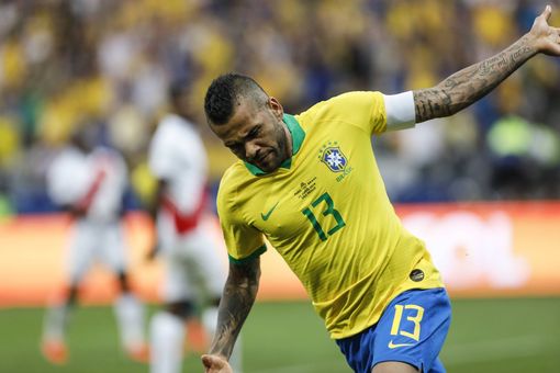 瓜帅：阿尔维斯样样都好，但我们已有了2名出色的边后卫