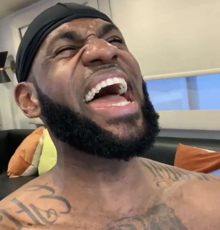 詹姆斯分享今日庆祝taco tuesday魔性自拍视频