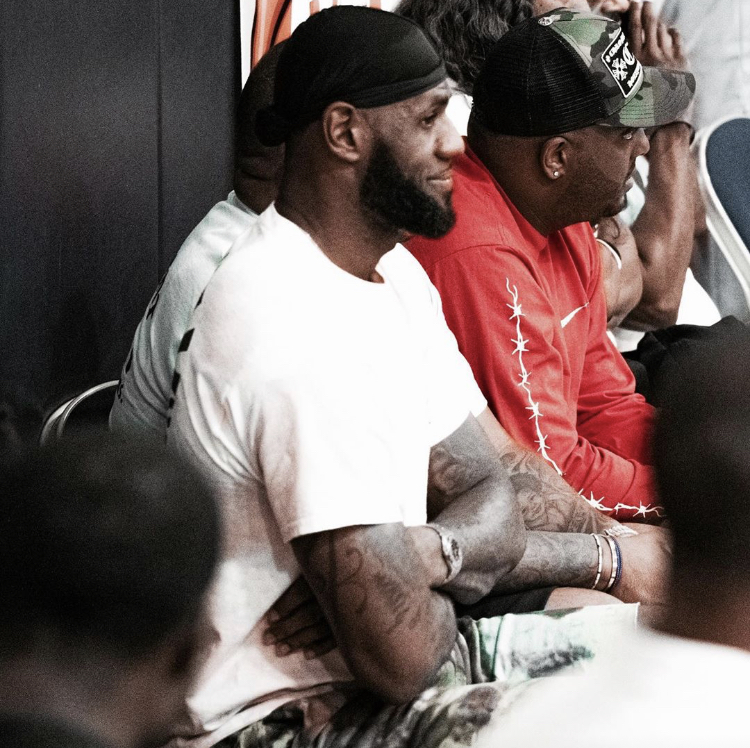 AAU联盟主管：没有收到任何关于詹姆斯观赛行为的投诉