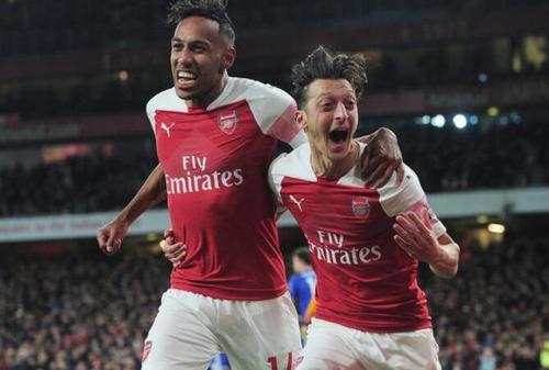 奥巴梅扬赞厄齐尔助攻：这脚传球来自外太空