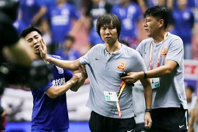 足协民间:武汉卓尔主帅李铁停赛两场、罚款两万
