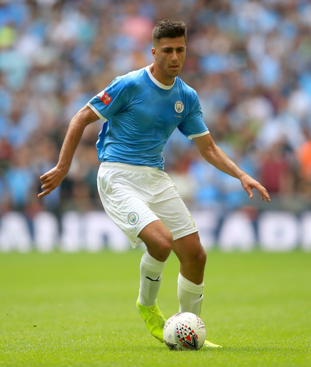 瓜帅盛赞罗德里：连发型就是控制型中场该有的样子