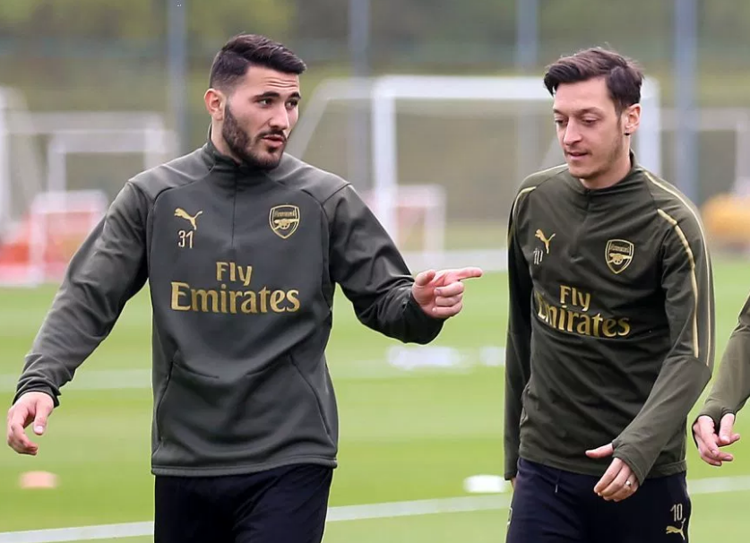 太阳报：警方对厄齐尔和胖虎展开24小时保护措施