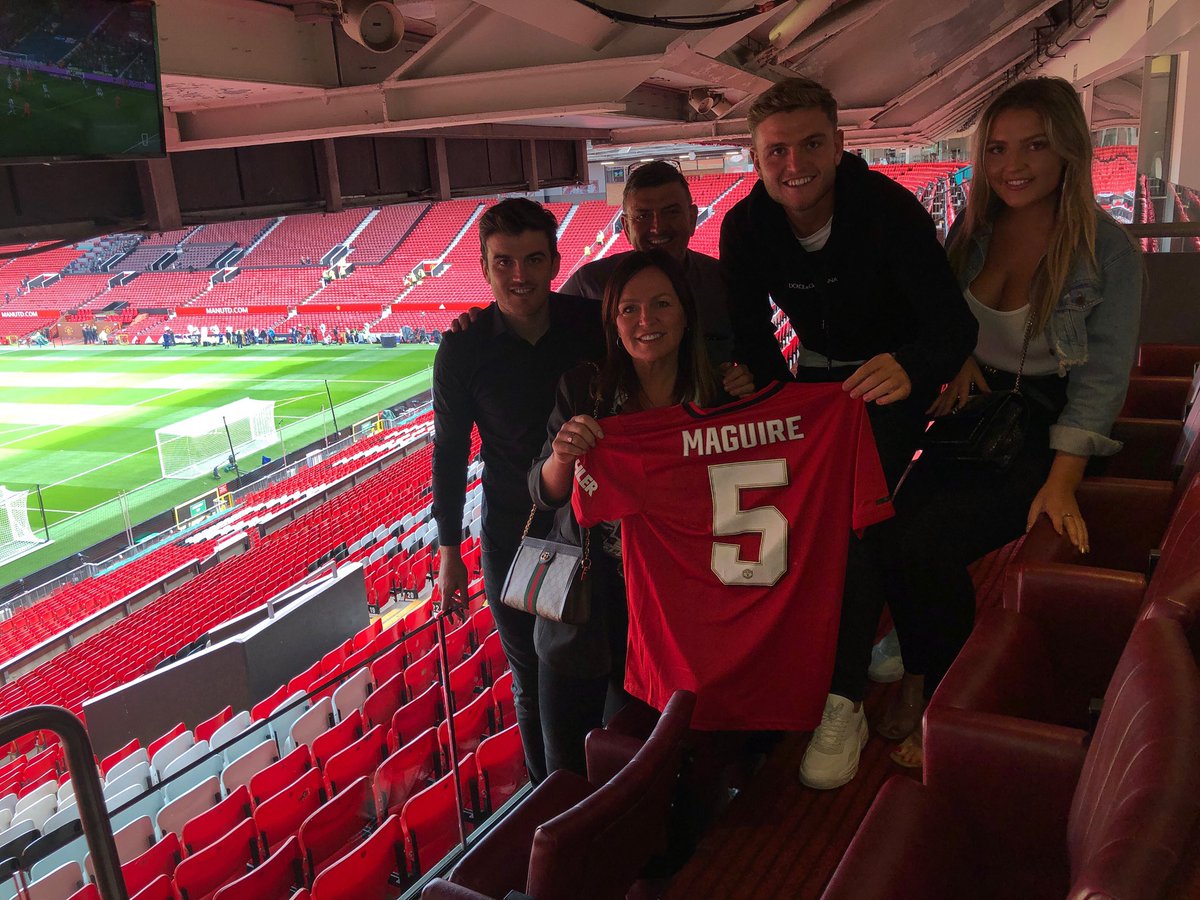 一图流：马奎尔全家齐赴老特拉福德，助威他的首秀