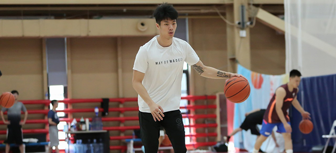 官宣:后卫王子瑞与北控男篮正式签约