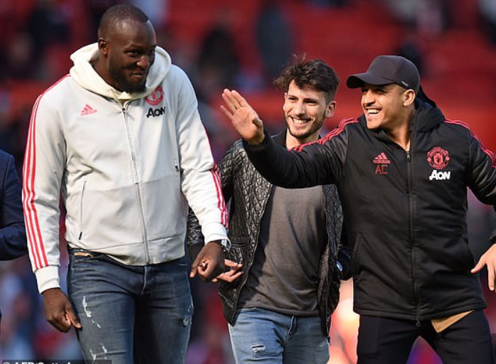 想你来！邮报：卢卡库一直在通过短信劝说桑切斯加盟国米