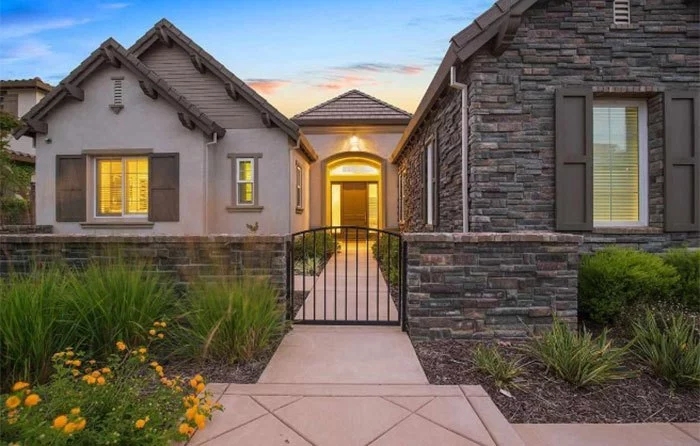 杰里-韦斯特以168万美元价格挂牌出售湾区的一处房产