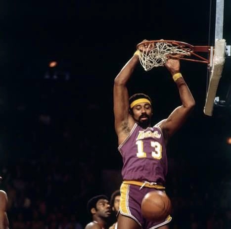 詹姆斯转发张伯伦集锦：他将在任何时代展现统治力