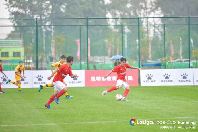 西甲希望杯:恒大足校1-2巴萨,国安上港皆输球