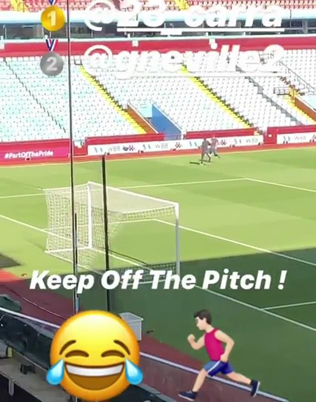 卡拉格和内维尔比赛跑步，被特里偷拍下来