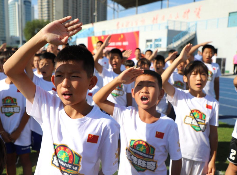 校园足球夏令营小学组闭营,148人获三级运动员资格