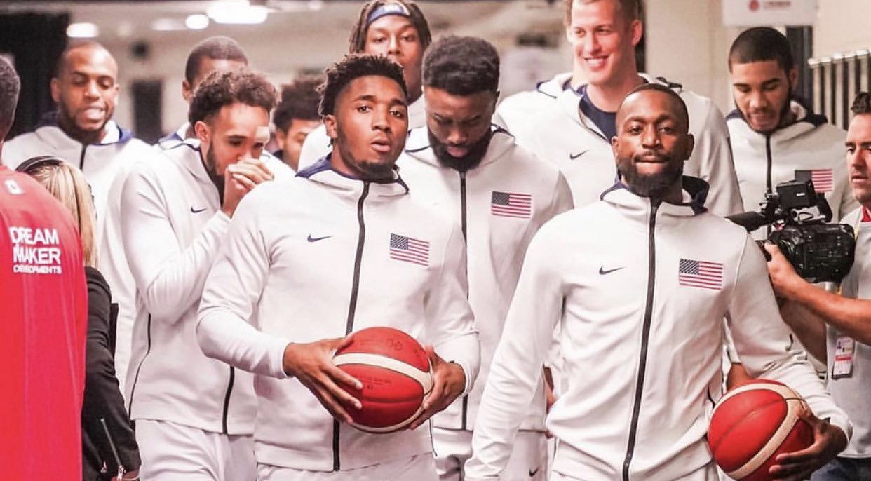 美媒晒美国男篮球员通道抓拍照：美国队的阵容