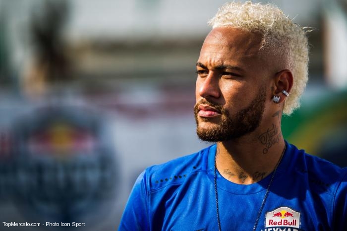 埃弗拉:内马尔可能得换个环境,我认为媒体在抹黑他