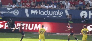 GIF:闪电战!托雷斯凌空抽射攻破巴萨大门