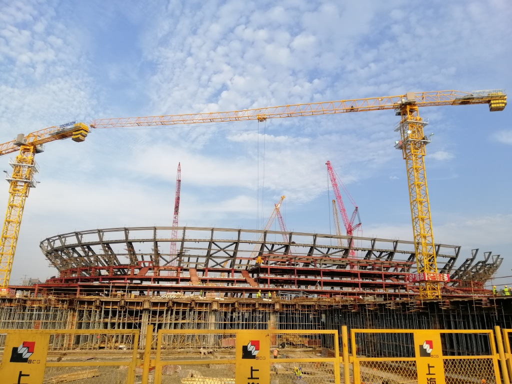 上港通报浦东足球场建设希望:正举行看台钢结构吊装