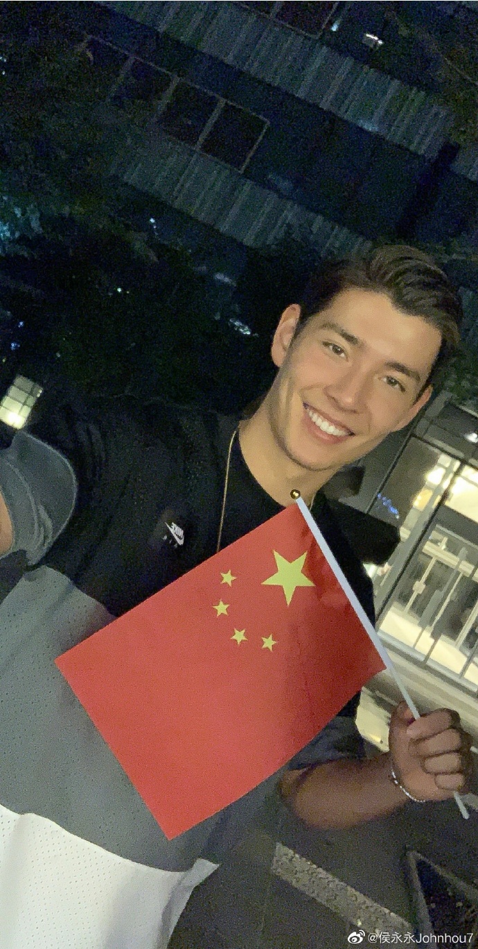 侯永永:很愉快在这里渡过第一个国庆节,我爱中国