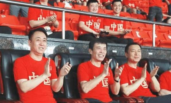 津媒:中超16家俱乐部代表齐聚天体观看国足战关岛