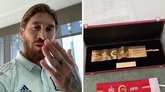 功勋队长！拉莫斯获赠金质袖标，表彰其在西班牙的贡献