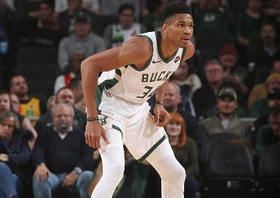 字母哥开赛前17场全部砍下两双，ABA-NBA合并后第二人
