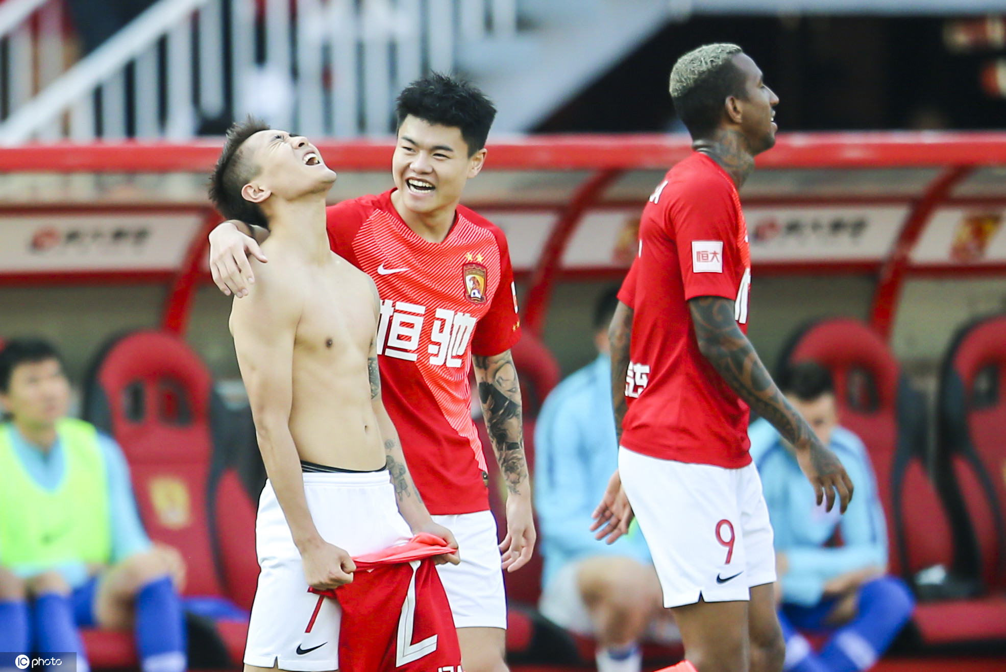 韦世豪,杨立瑜分获本土射手王,助攻王-小刀足球网