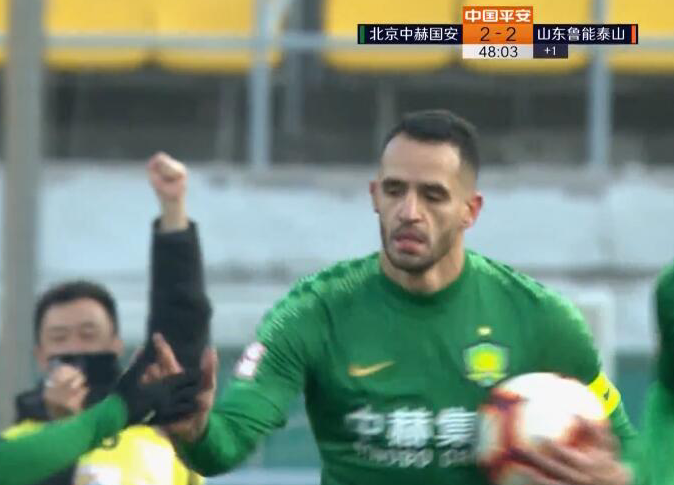 GIF:巴坎布突破造点,奥古斯托主罚命中,国安扳平比分