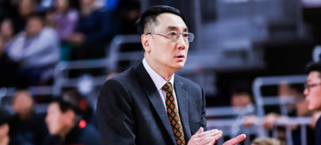 团结!王非晒山西男篮队员赛场和谐一幕:最喜欢的照片