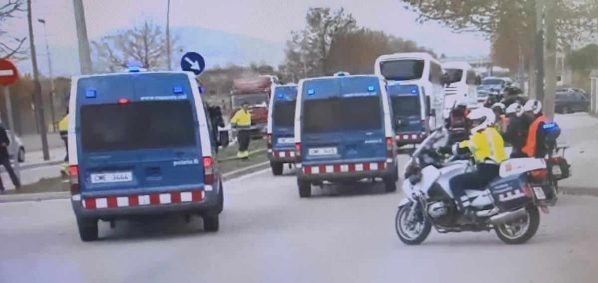平安！四辆警车护卫，<a href=https://www.310bf.com/tags-%E7%9A%87%E9%A9%AC-0.html target=_blank class=infotextkey>皇马</a>全队顺利抵达索菲亚大酒店
