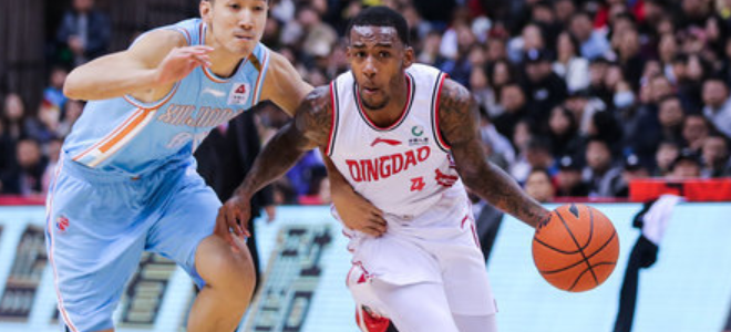亚当斯CBA生涯三分球命中总数超周鹏,升至历史第27位