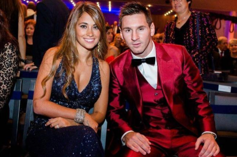 比基尼+日光浴，安东内拉罗萨里奥悠闲度假