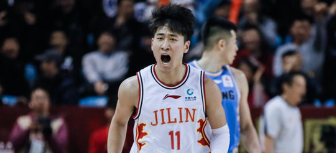 冷血射手,姜伟泽上半场命中4记三分球砍下16分