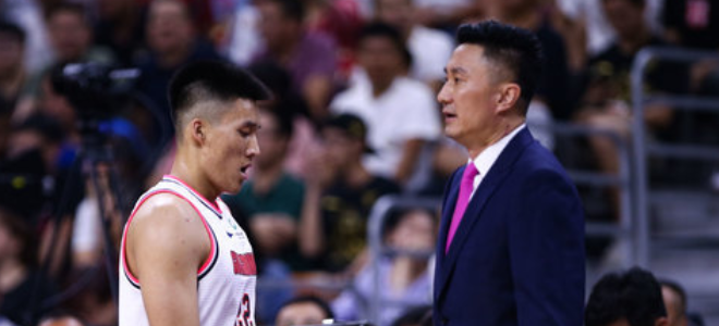 师徒1V1:由杜锋请示先袭击,两人身配收声设备